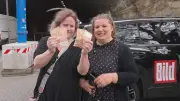 WM-Quiztaxi in Köln: Mädels vergessen fast ihren Gewinn