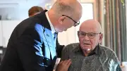 Woidke sieht großes Potenzial für KI in der Pflege