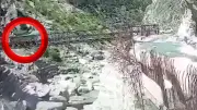 Wunder in Indien: Lkw stürzt mit Brücke ins Tal – Fahrer überlebt
