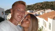 Yacht-Geburtstag mit Amanda: Eintracht-Star Larsson feiert WM-Frust weg