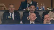 Youri Djorkaeff: Weltmeister döst bei Spanien-Show im Stadion