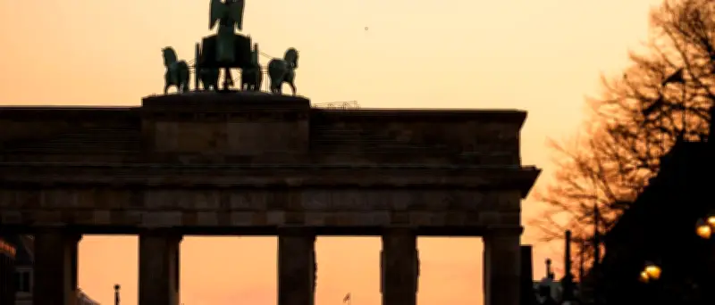 Brandenburger Tor leuchtet zum 250. US-Geburtstag in US-Farben