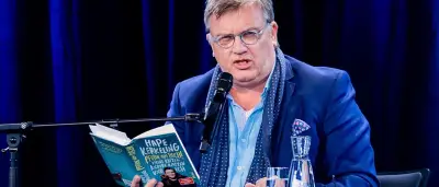 300 Komparsen für Hape-Kerkeling-Verfilmung „Pfoten vom Tisch!“ gesucht