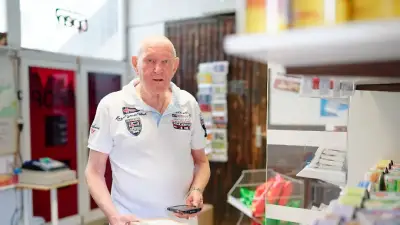 83-Jähriger eröffnet Paketshop gegen Einsamkeit in Wiesenbach