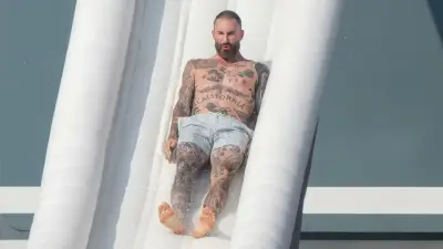 Adam Levine: Familienurlaub in St. Tropez mit Wasserrutsche