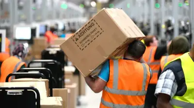 Amazon erhöht Einstiegslöhne in Logistik auf bis zu 17 Euro