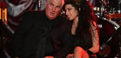 Amy Winehouses Vater muss Freundinnen 950.000 Pfund zahlen