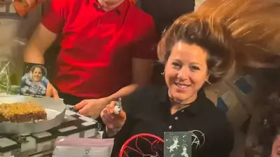 Astronautin Sophie Adenot feiert 44. Geburtstag mit Taschenlampe auf der ISS