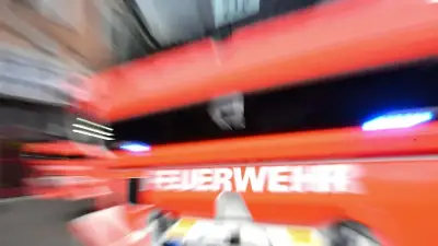 Ballenpresse in Geisingen löst Feldbrand auf 10.000 Quadratmetern aus