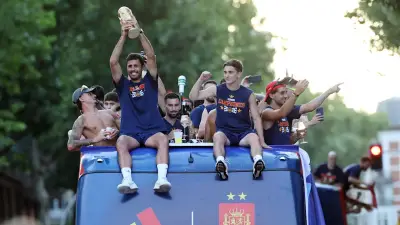 Über eine Million Fans feiern Spanien als Weltmeister in Madrid