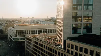 Berliner Fotograf teilt skurrile Sightseeing-Tipps und geht viral