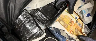 Berliner Zoll findet 350.000 Euro eingeschweißt im Reisebus
