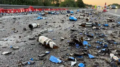 Bier-Chaos auf A5 bei Offenburg: 80 Kisten auf Fahrbahn verstreut