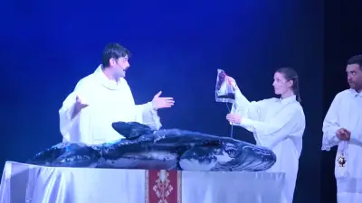 BILD-Reporter analysiert Theaterstück über gestrandeten Wal Timmy