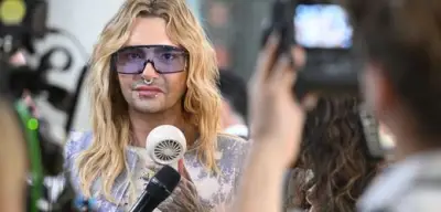 Bill Kaulitz spricht über queerfeindliche Übergriffe in seiner Jugend