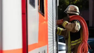 Brand am S-Bahnhof Heidelberg: Polizei fahndet nach Brandstifter
