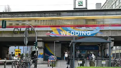 Brand an Gleisen im S-Bahnhof Wedding stoppt Ringbahn-Verkehr