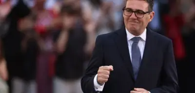 Burnham besetzt erstes Kabinett: Healey Finanzminister, Miliband Außenminister
