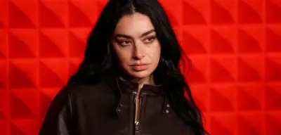 Charli XCX: Neues Album zeigt ihre Vielseitigkeit nach 