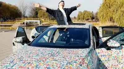 Chilenischer Influencer beklebt Auto mit über 10.000 WM-Stickern