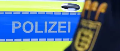 Einbrecher neben Bett: 59-Jähriger hält ihn für Ehefrau