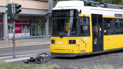 Erneut Tram-Unfall in Berlin-Adlershof: Radfahrer schwer verletzt