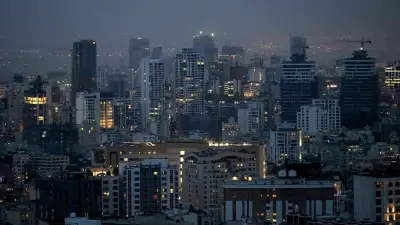 Explosionen in Teheran: Flugabwehr im Iran-Krieg aktiviert