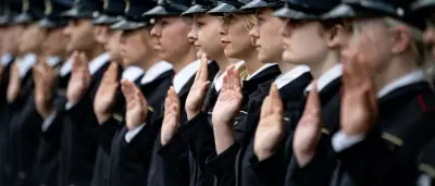Feierliches Gelöbnis: 400 neue Feuerwehrleute in Berlin begrüßt