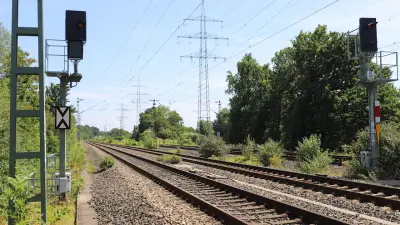 Feuer legt Bahnstrecke Köln-Düsseldorf lahm: Sperrung bis Samstag