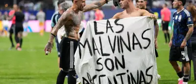 FIFA droht Argentinien nach politischem Plakat zu Falklandinseln