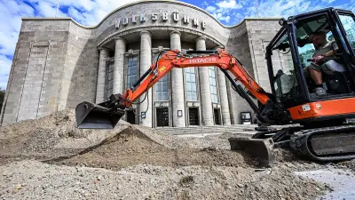 Gratis-Schwimmbad vor der Volksbühne: So klappt der Badespaß