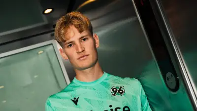 Hannover 96: Neuer Torwart Pascal Loretz im ersten Training