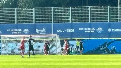 Hannover 96: Torwart nach sechs Minuten verletzt raus