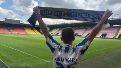 Hansa-Fans stürmen Watford: Schals werden knapp vor Testspiel
