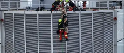 Höhenretter befreien Fensterputzer aus 240 Metern Höhe am Commerzbank-Tower
