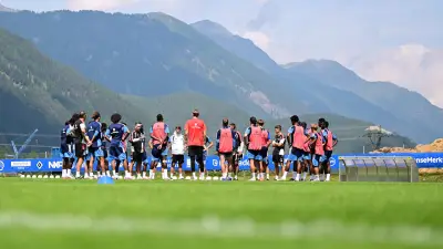 HSV-Trainingslager in Österreich: 350 Fans, Verletzte und Boss-Besuch