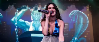Ikkimel provoziert im ZDF-MoMa: „Fußballmänner“-Rap spaltet Publikum