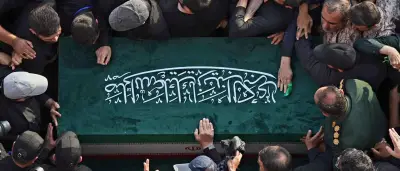 Iran: Chamenei nach vier Monaten beerdigt – Land in politischer Ungewissheit