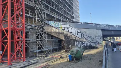 Kurioser Neubau am Innsbrucker Platz zwischen Brückenresten