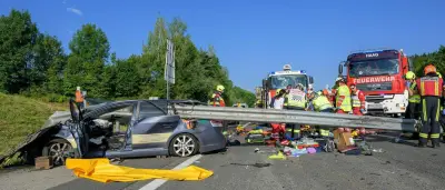 Leitplanke durchbohrt Auto: Zwei Deutsche sterben bei Unfall in Österreich