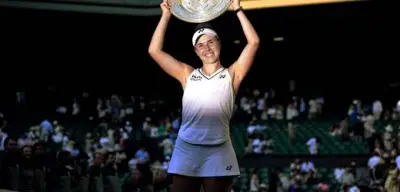 Linda Nosková gewinnt Wimbledon-Finale nach fünf abgewehrten Matchbällen