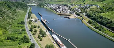 Ölteppich auf der Mosel: 124 Passagiere sitzen fest