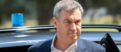 Markus Söder mit Tomate beworfen: Angreifer von LKA überwältigt