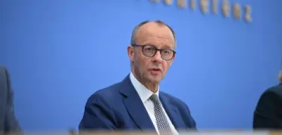 Merz auf Sommerpressekonferenz: Kanzlerkandidat im Kreuzverhör