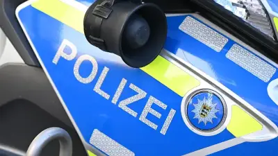 Missglückte Fensterreparatur: Senior steckt stundenlang mit Kopf im Spalt fest