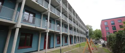 Neubau für wohnungslose und geflüchtete Familien in Potsdam fertig
