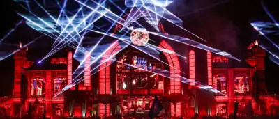 Parookaville 2025: Elektro, Schlager und 360-Grad-Bühne starten