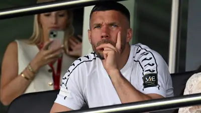 Podolski rechnet mit DFB-Profis ab – und warnt vor zu viel Klopp-Hoffnung