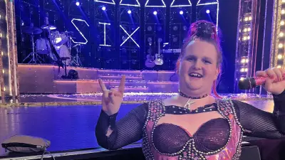 Pop-Musical „Six“ begeistert Berliner Publikum mit Glamour und Humor