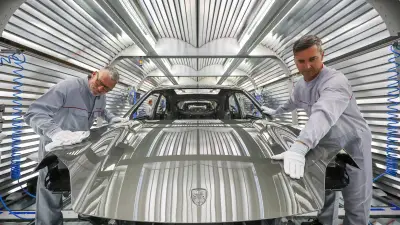 Porsche bekräftigt Prognose trotz China-Einbruch und verschärft Sparkurs